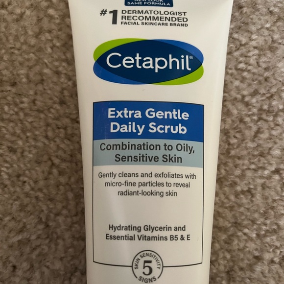 Cetaphil Extra Gentle Daily Scrub - Picture 3 of 5